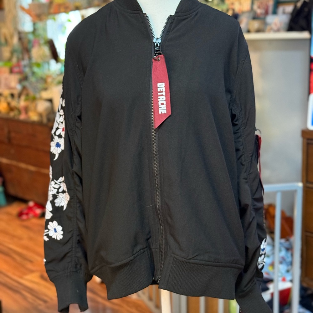 DETACHE Black Bomber Jacket Floral Embroidery Streetwear Small Oversize to large